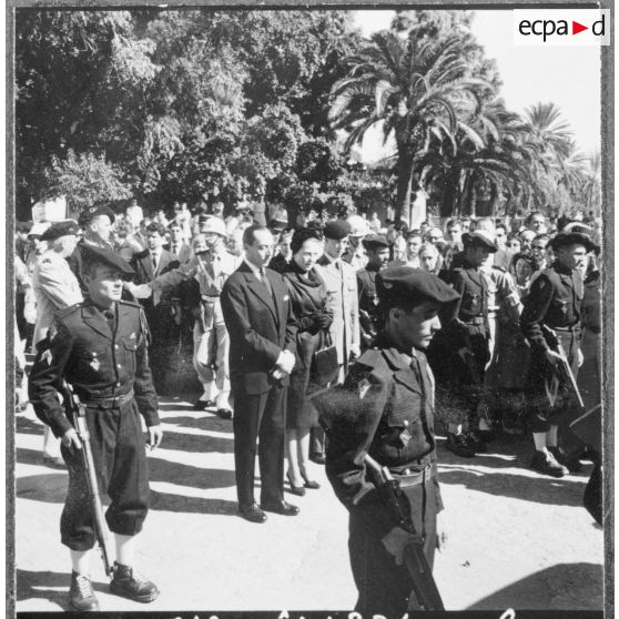 Alger. Hôpital Maillot. Obsèques du sous-lieutenant François d'Orléans. Le comte et la comtesse de Paris et leur fils aîné le comte de Clermont.