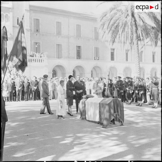 Alger. Hôpital Maillot. Obsèques du sous-lieutenant François d'Orléans. L'absoute.