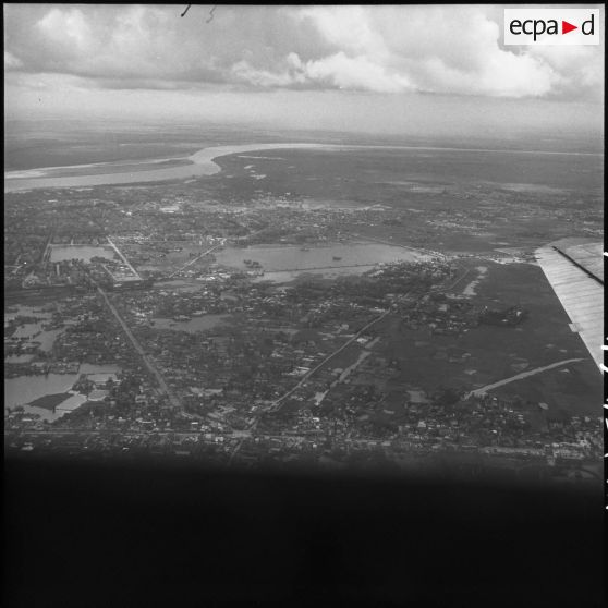 Vue aérienne de Hanoï et de ses lacs.