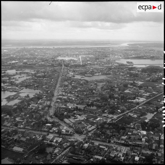 Vue aérienne de Hanoï et de ses lacs.