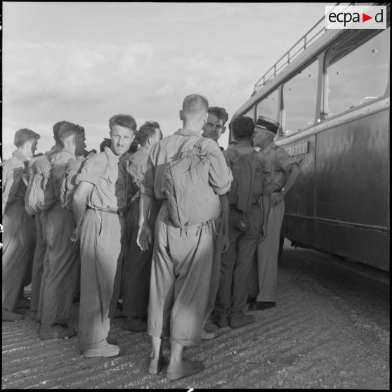 Rapatriement à Hanoï de prisonniers de guerre libérés par le Vietminh à Vietri.