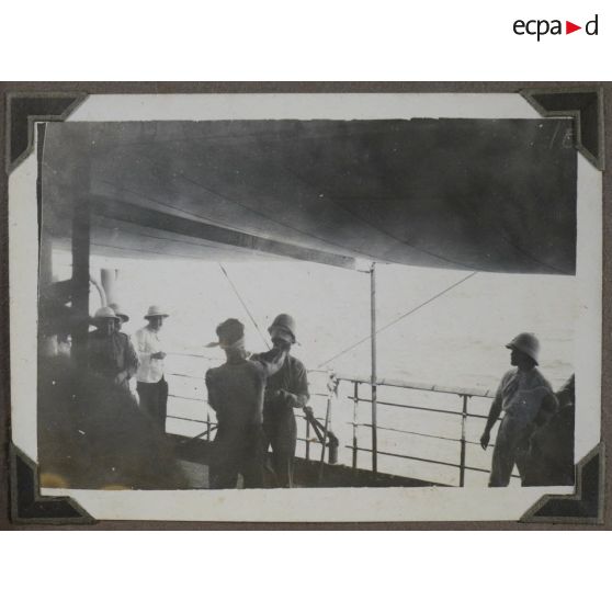 En mer. [légende d'origine]