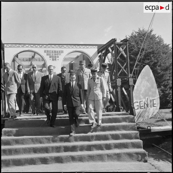 Oran. Inauguration de la foire exposition. Joseph Fontanet, Paul Delouvrier et sa suite.