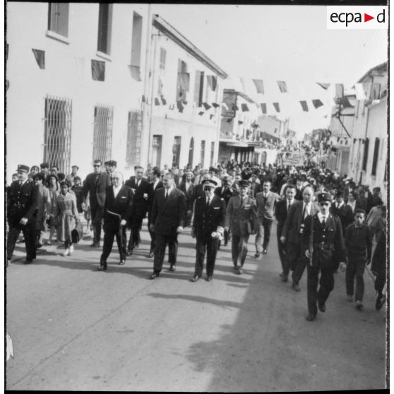Paul Delouvrier visite La Calle.