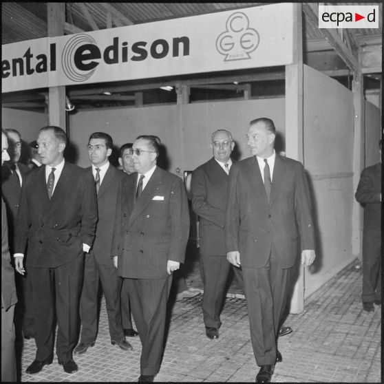 Constantine. Paul Delouvrier et Louis Terrenoire inaugurent le salon de la télévision.