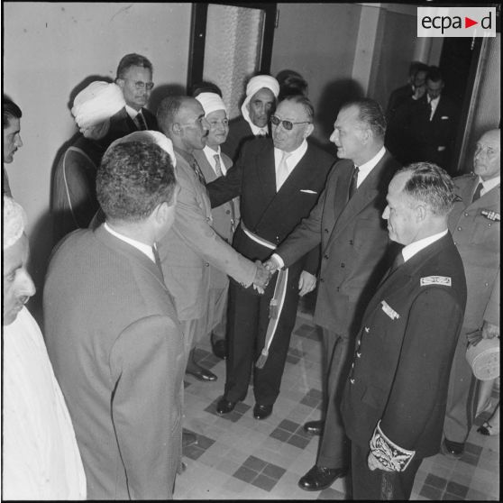 Paul Delouvrier visite La Calle.