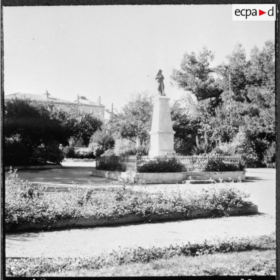 Trezel. Le monument aux morts.