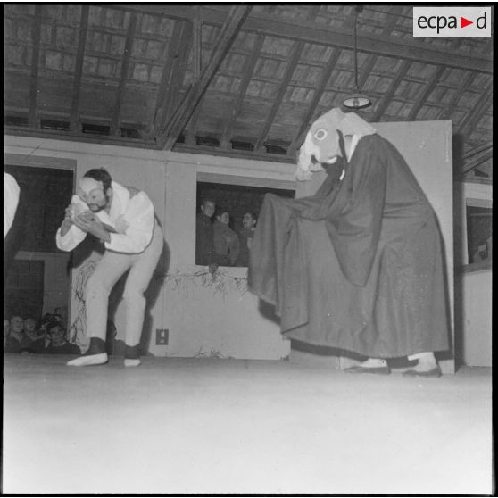 Medea. Une scène du Corbeau et le renard de La Fontaine.