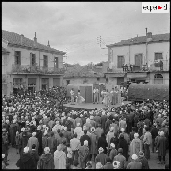Medea. Vue générale du "Spectacle population" en arabe.