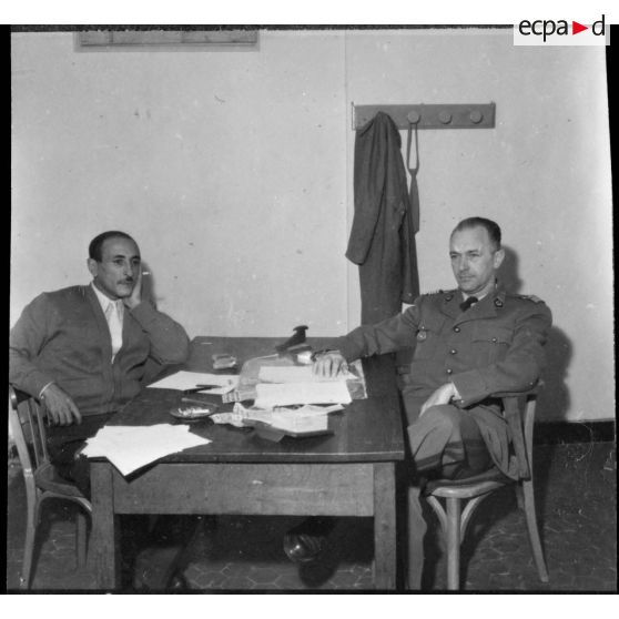 Algérie. Chenoune Slimane et le commandant Servant.