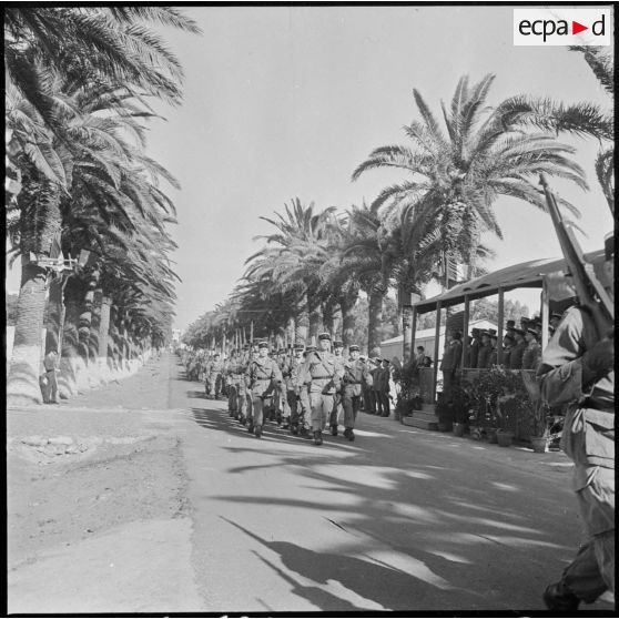 Beni-Messous. Centre d'instruction du train. Pendant le défilé.