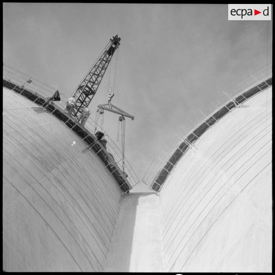 Construction du barrage du Mefrouch. Demi voûtes