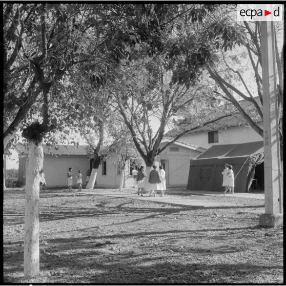 Rouïba. Stage de perfectionnement EMSI (équipe médico-sociale itinérante). Cour intérieure et logement.