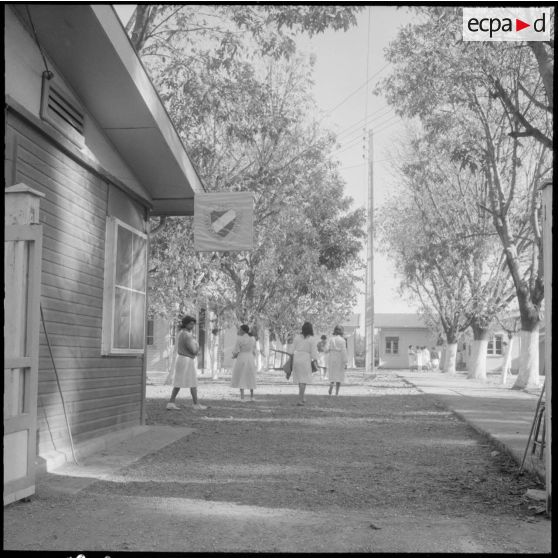 Rouïba. Stage de perfectionnement EMSI (équipe médico-sociale itinérante). Cour intérieure et logement.