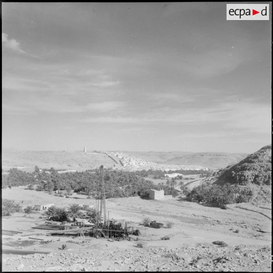 Lagouat. Forage hydraulique.