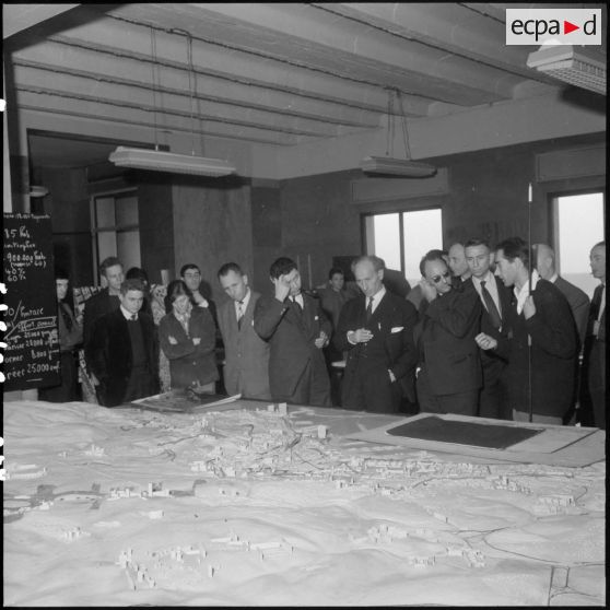 Alger. Exposé démographique de monsieur Deluz, un journaliste.