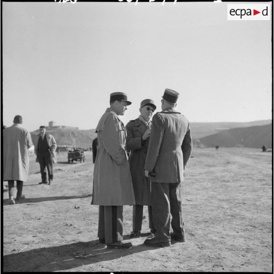 Voyage d'information de l'Institut des hautes études de la Défense nationale (IHEDN). Visite de Bir Rabalou.
