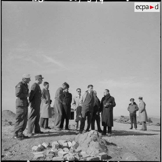 Voyage d'information de l'Institut des hautes études de la Défense nationale (IHEDN). Visite de Bir Rabalou.