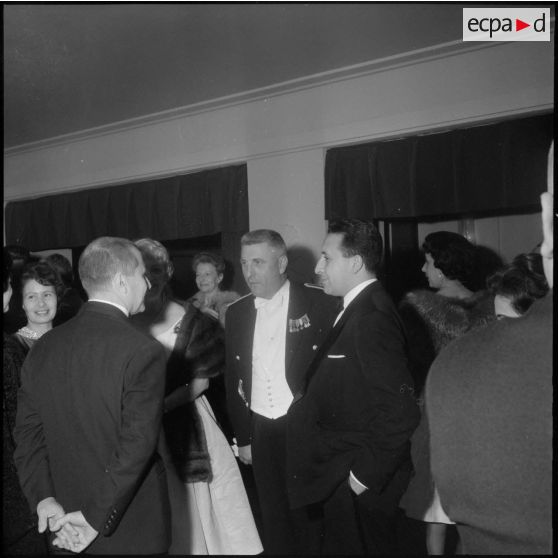 Gala à l'opéra d'Alger, au profit du mouvement de solidarité féminine. Les personnalités.