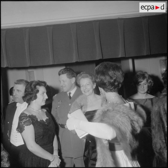 Gala à l'opéra d'Alger, au profit du mouvement de solidarité féminine. Les personnalités.