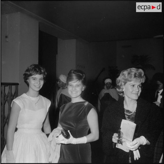 Gala à l'opéra d'Alger, au profit du mouvement de solidarité féminine. 3 spectatrices.