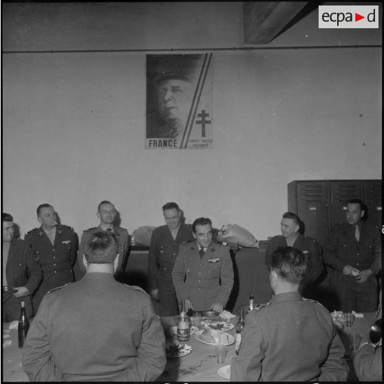 Alger. Service Auto au groupement de la gendarmerie. Allocution du lieutenant-colonel Arcouet.