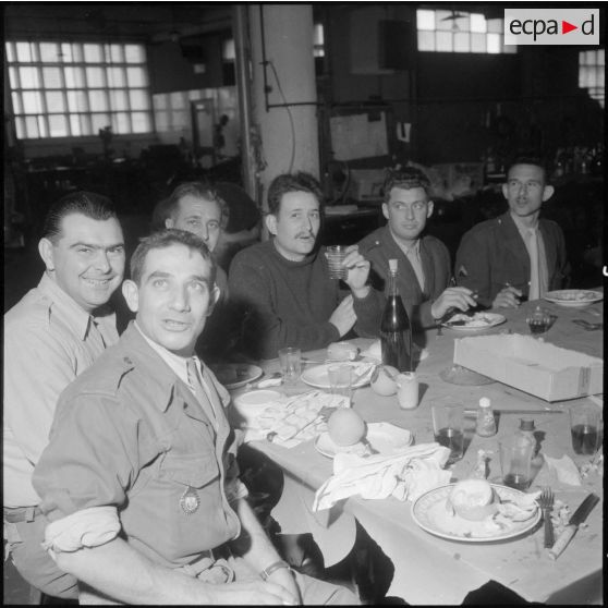 Alger. Service Auto au groupement de la gendarmerie. Fête de la Saint-Eloi. Repas.