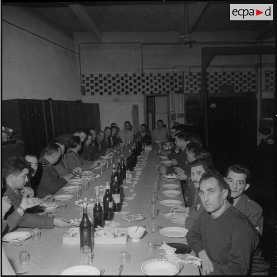 Alger. Service Auto au groupement de la gendarmerie. Fête de la Saint-Eloi. Repas.