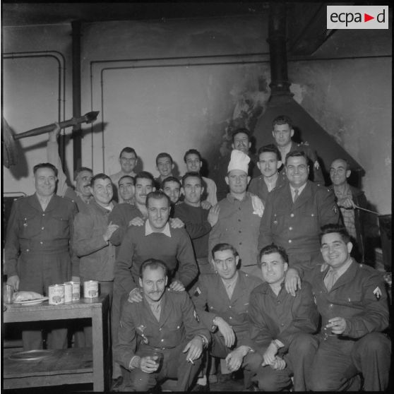 Alger. Service Auto au groupement de la gendarmerie. Fête de la Saint-Eloi. Gendarmes du service Auto.