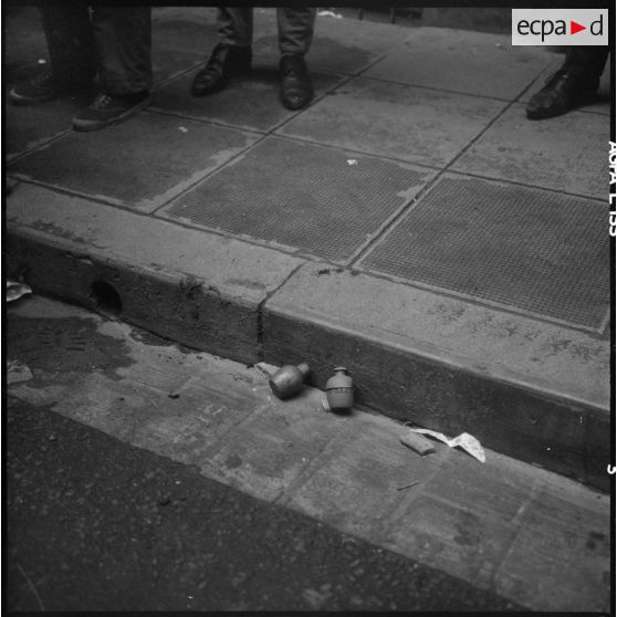 Alger. Manifestations du 10 décembre 1960. Ce qu'on trouve dans un camion.