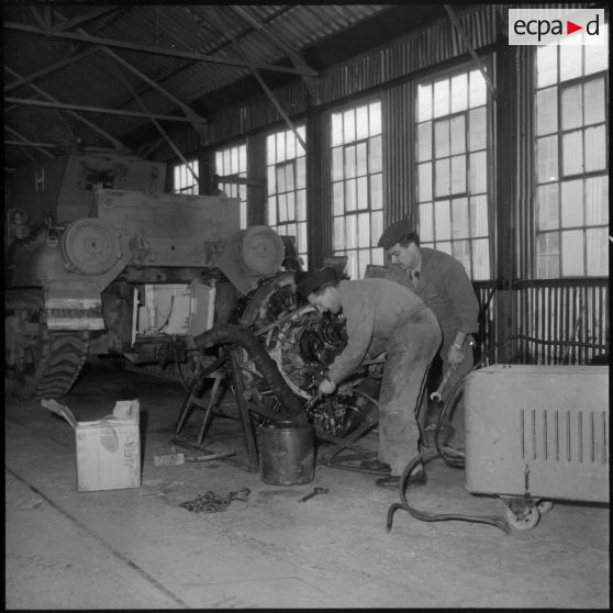 Rouïba. Etablissement régional du matériel (ERM). Atelier de réparation.