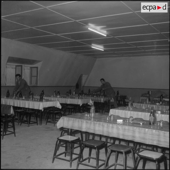 Rouïba. Etablissement régional du matériel (ERM). Réfectoire et foyer.