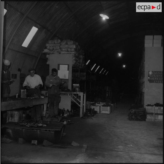 Rouïba. Etablissement régional du matériel (ERM). Différents magasins.