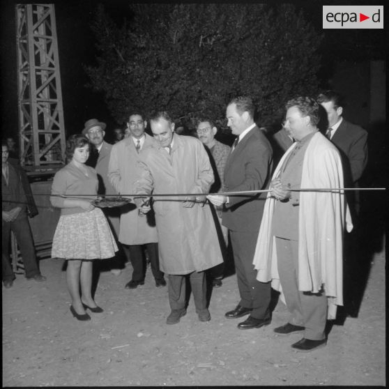 Inauguration de la deuxième foire itinérante du Sahara par le maire de Biskra.