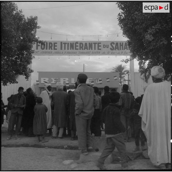 Inauguration de la deuxième foire itinérante du Sahara. Entrée.