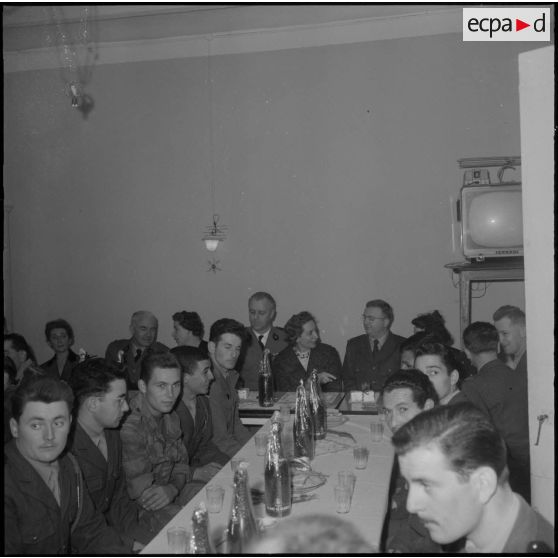 Alger. Infirmerie de garnison. Réveillon de noël 1960. Pendant le vin d'honneur.