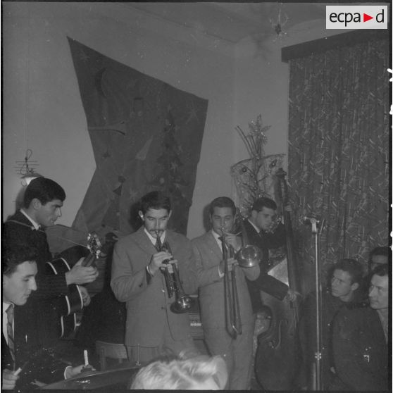 Alger. Infirmerie de garnison. Réveillon de noël 1960. L'orchestre de la garnison.