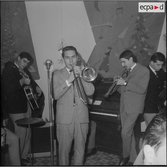 Alger. Infirmerie de garnison. Réveillon de noël 1960. Christian Guerin, trompétiste de Claude Luter.