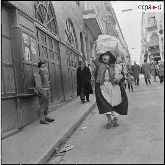Quartier et marché israélite de Constantine [Légende d'origine].