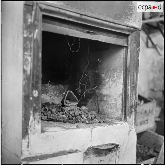 Constantine. Fonte de l'or pour un artisan bijoutier.