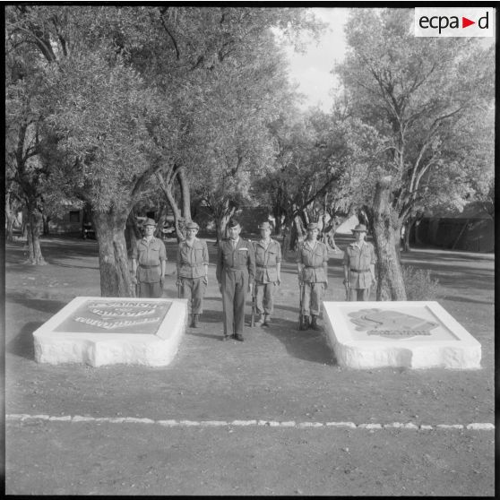 Beni Bahdel. Centre d'instruction et de perfectionnement (CIP) du 5e RI (5e régiment d'infanterie). Le capitaine Alcaraz et ses hommes.