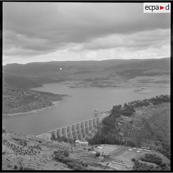 Beni Bahdel. Panoramique sur le barrage.