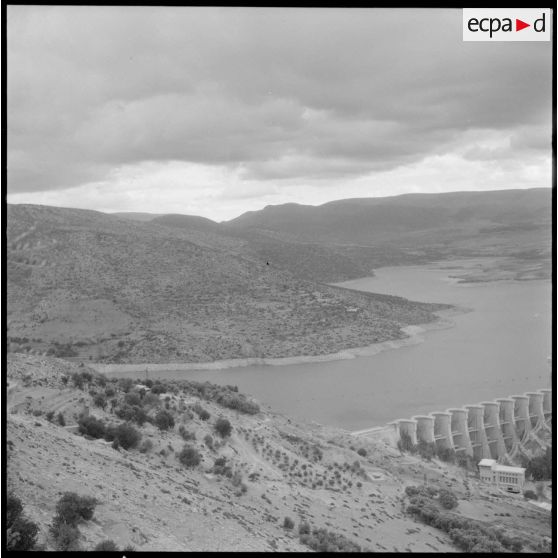 Beni Bahdel. Panoramique sur le barrage.