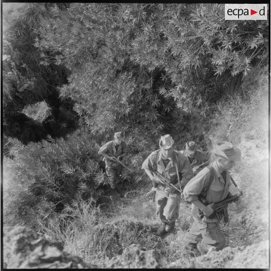 Beni Bahdel. Patrouille dans la montagne.
