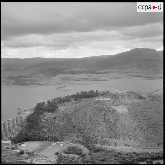 Beni Bahdel. Panoramique sur le barrage.