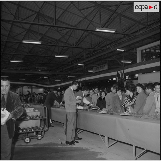 Maison Carrée. Etablissements régionaux du matériel (ERM) d'Alger. Pendant le vin d'honneur.