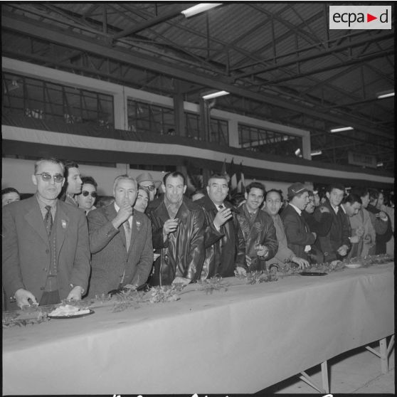 Maison Carrée. Etablissements régionaux du matériel (ERM) d'Alger. Vin d'honneur.