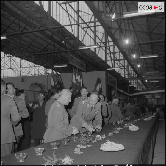 Maison Carrée. Etablissements régionaux du matériel (ERM) d'Alger. Pendant le vin d'honneur.