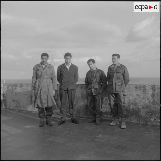 Portraits d'algériens ralliés à la France.