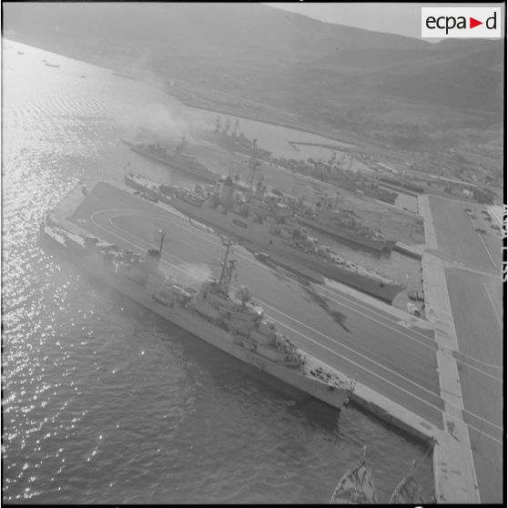 Mers el-Kébir. Les escorteurs d'escadre dans le port.